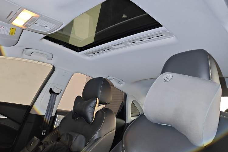 Used Roewe i6 MAX 2020 300TGI Automatic "Swell Cool Smart Drive" Edition Headliner