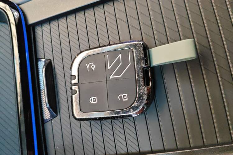 Used Lynk & Co 08 EM-P 2023 245km Ultra-Long Range Halo