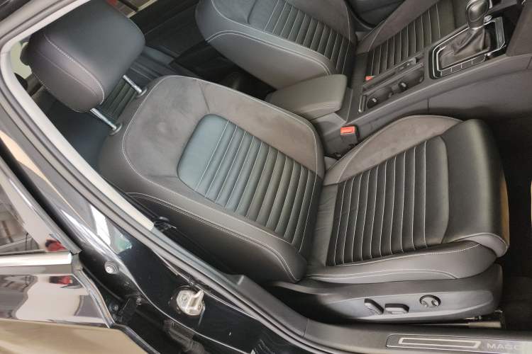 Used Volkswagen Magotan 2020 330TSI DSG Leading Model Right Front Seat