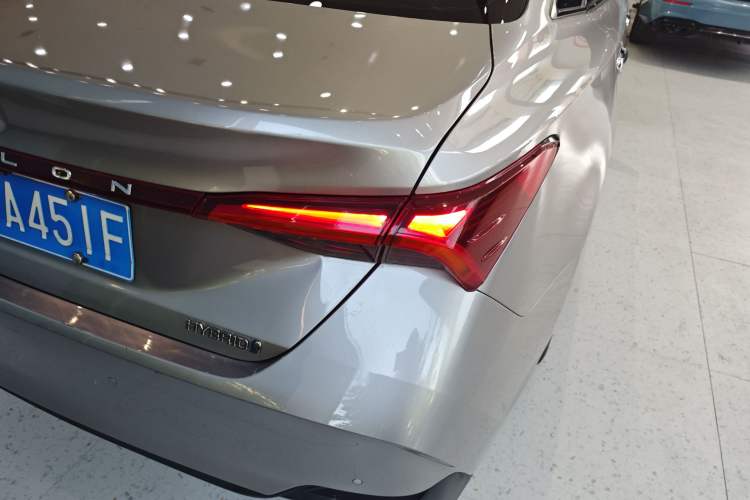 Used Toyota Avalon 2022 Dual-Engine 2.5L XLE Premium Edition Exterior 6