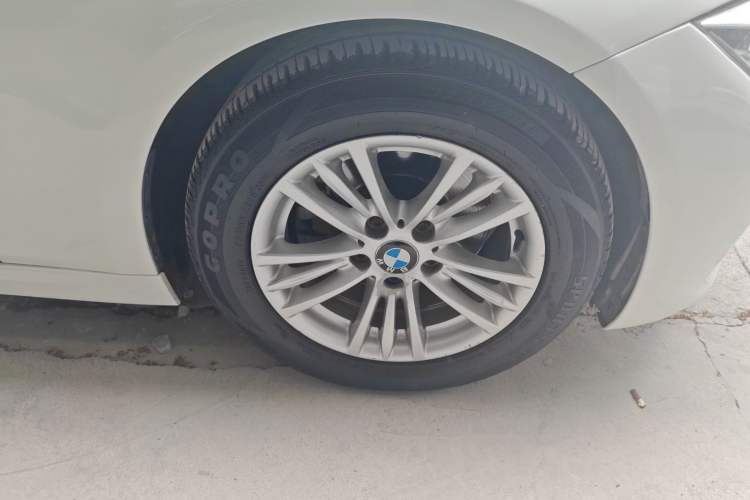 Used BMW 3 Series 2013 320Li Fashion Model Right Front Wheel Hub