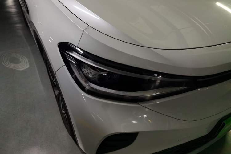 Used Volkswagen ID.4 CROZZ 2022 Long-Range Lite PRO Edition Right Front Headlight