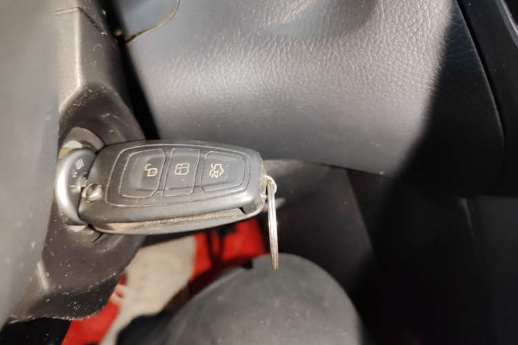 Used Ford Focus 2017 Hatchback 1.6L Automatic Fashion Edition Smart Drive Version
