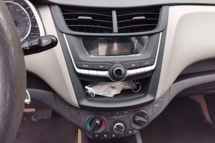 Used Chevrolet Sail 2015 Sail 3 1.3L AMT Ideal Edition Audio And AC Panel