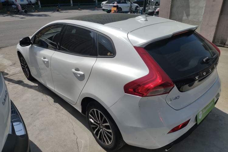 Used Volvo V40 2017 T3 Zhiyi Edition
