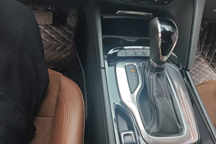 Used Buick Regal 2017 20T Prestige Model Gear Lever