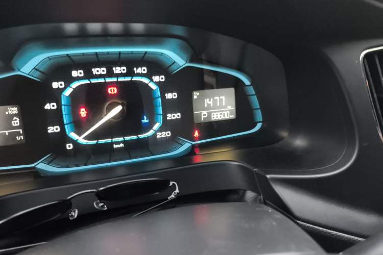 Used Roewe 360 2015 1.5L Automatic Luxury Edition Odometer Close Up