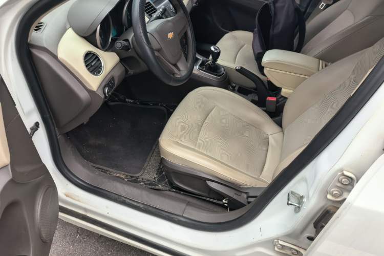 Used Chevrolet Cruze 2015 1.5L Classic SE MT Driver Seat