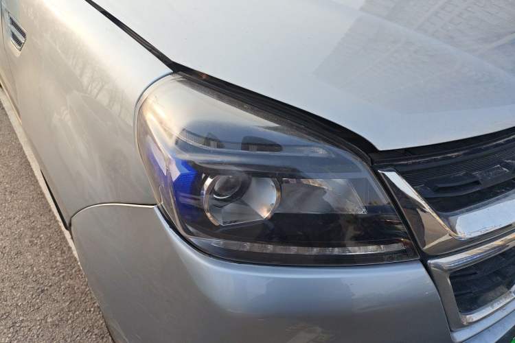 Used Foton Tunland 2020 2.0T Tigon 5 Diesel Two-Wheel-Drive Luxury Version Long Wheelbase Flatbed – 4F20TC