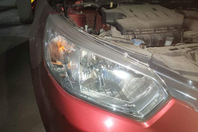 Used Venucia R50 2015 1.6L Manual Fashion Edition Right Front Headlight