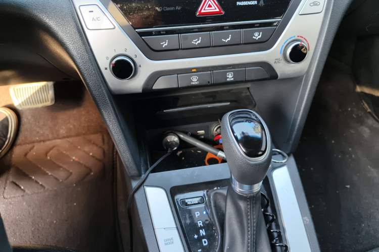 Used Hyundai Elantra (6th Generation / Lingdong) 2016 1.6L Automatic ZhiXuan – Elite Version Gear Lever