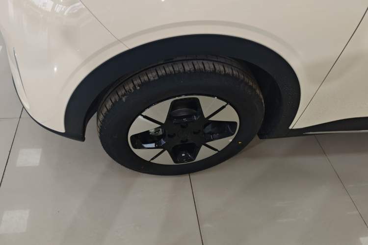 Used Geely Galaxy Geome 2026 Model 310km Dream Edition Left Front Wheel Hub