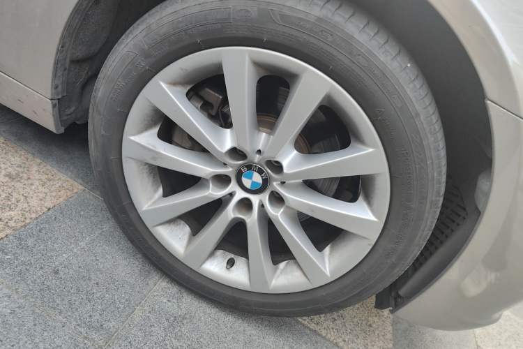 Used BMW 5 Series 2014 528Li Leading Model
