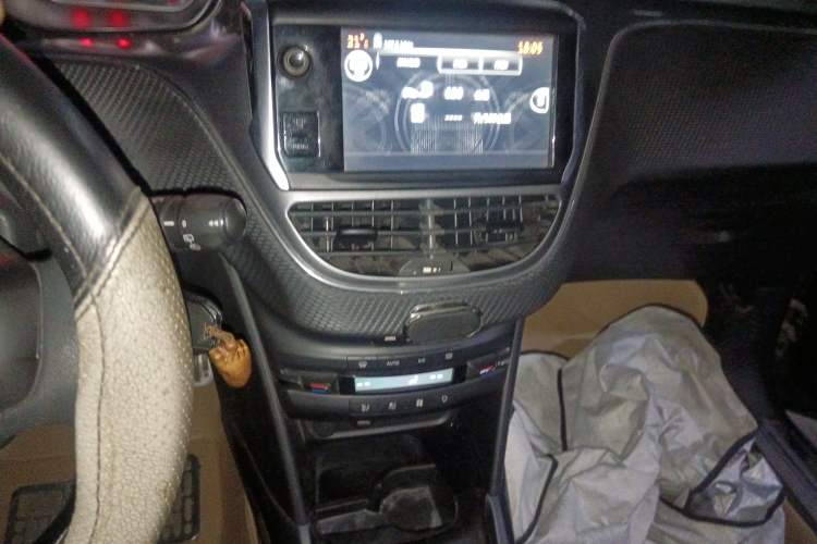 Used Peugeot 2008 2014 1.6L Manual Fashion Edition