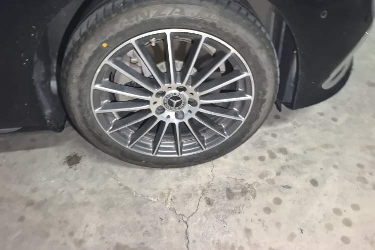 Used Mercedes-Benz E-Class 2022 E 260 L Right Front Wheel Hub