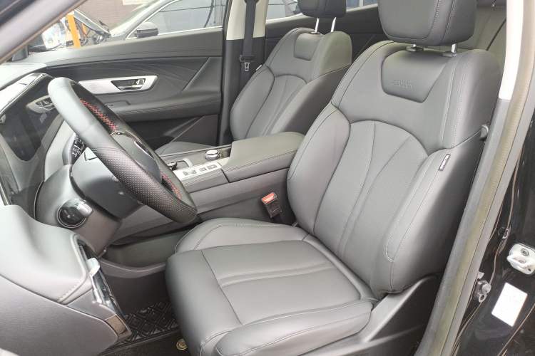 Used Dongfeng Aeolus Huge 2022 Mach Dual-Motor 1.5T MHD Dare-to-Dream Edition