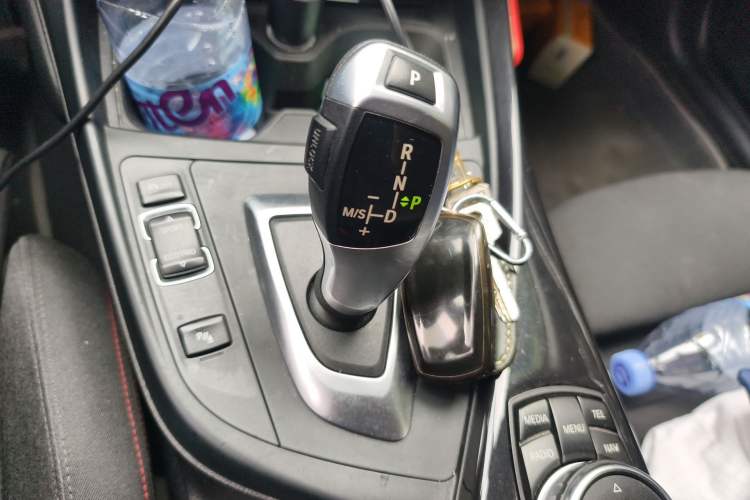 Used BMW 1 Series 2013 Revised 118i Sport Edition Gear Lever