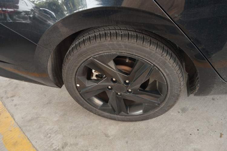 Used Hyundai Elantra 2022 1.5L CVT LUX Black Knight Limited Edition Exterior 5