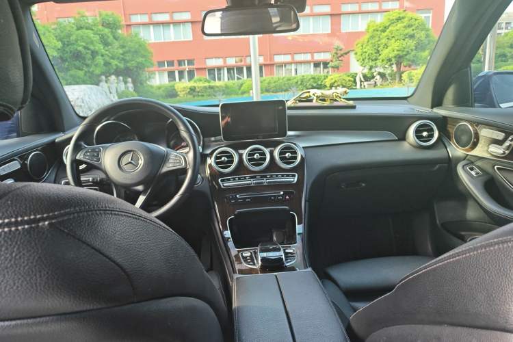 Used Mercedes-Benz GLC 2019 GLC 260 L 4MATIC Dynamic Model