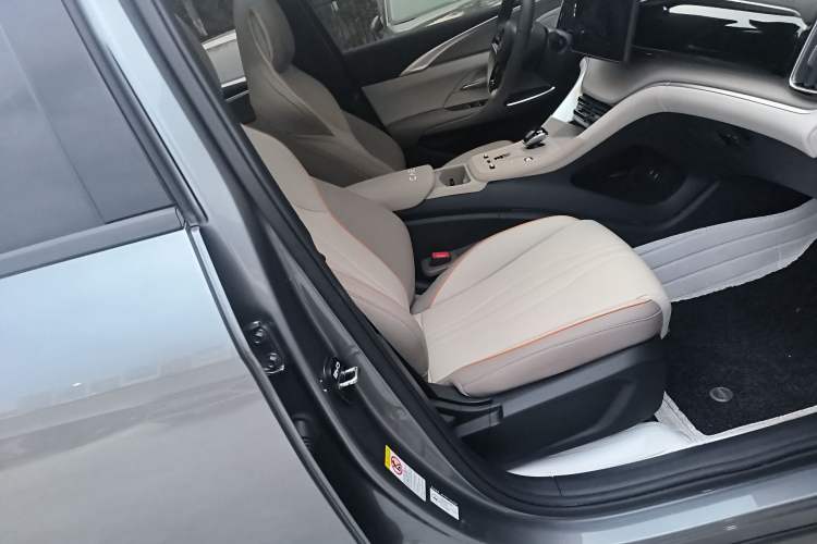 Used BYD Song Pro New Energy 2024 HONOR Edition DM-i 71KM Beyond Model Right Front Seat