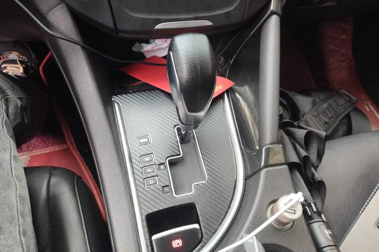 Used Dongfeng Aeolus AX7 2015 2.0L Automatic Zhiyi Trim