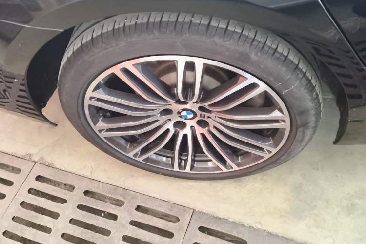 Used BMW 5 Series 2018 Restyled 530Li Leading Edition M Sport Package Right Rear Wheel Hub