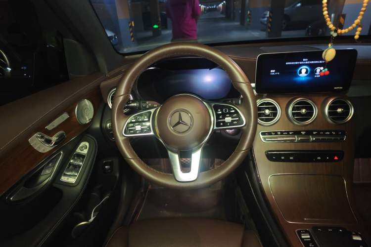 Used Mercedes-Benz GLC 2021 GLC 300 L 4MATIC Dynamic Model Steering Wheel