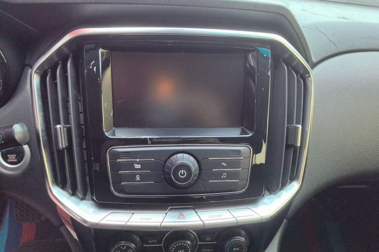 Used JMC Yusheng S350 2016 2.0T Automatic Two-Wheel Drive Gasoline Luxury Edition 5 Seats Audio And AC Panel