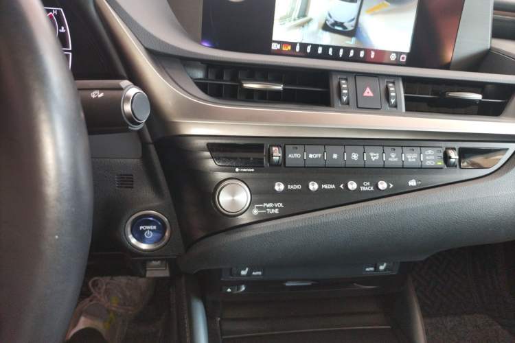Used Lexus ES 2020 300h Premier Edition
