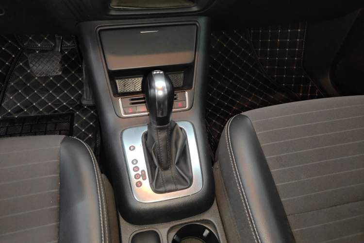 Used Volkswagen Tiguan 2016 280TSI Automatic Two-Wheel-Drive Silk Road Style Edition Gear Lever