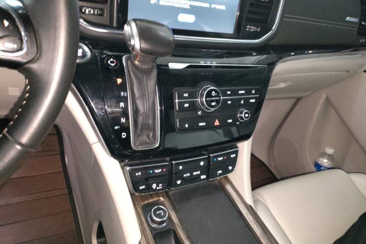 Used GAC Trumpchi M8 2018 320T Luxury Edition Gear Lever