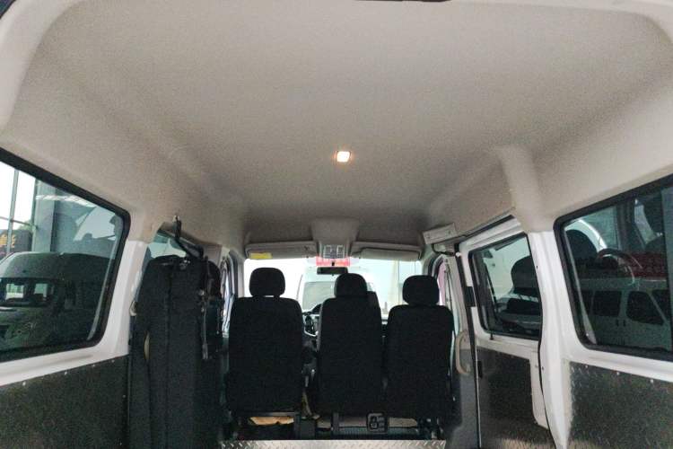 Used SAIC MAXUS Xintu V80 2021 2.0T Manual Classic Aoyuntong Short Wheelbase Mid-Roof 5/6-Seater Headliner