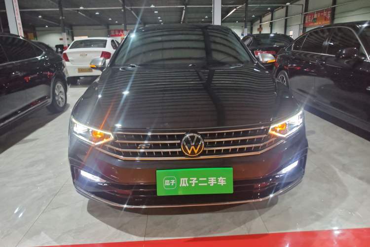 Used Volkswagen Magotan 2023 2 Million Units Limited Edition 330TSI DSG Leading Version
