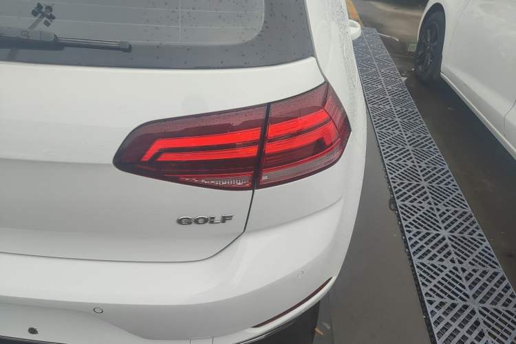 Used Volkswagen Golf 2018 1.6L Automatic Comfort Model Exterior 1