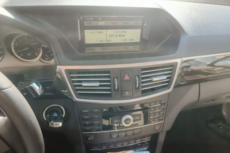 Used Mercedes-Benz E-Class 2010 E 300 L Fashion Model