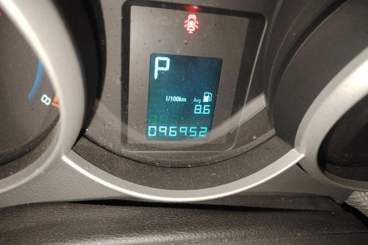 Used Chevrolet Cruze 2012 1.6L SE Automatic Odometer Close Up