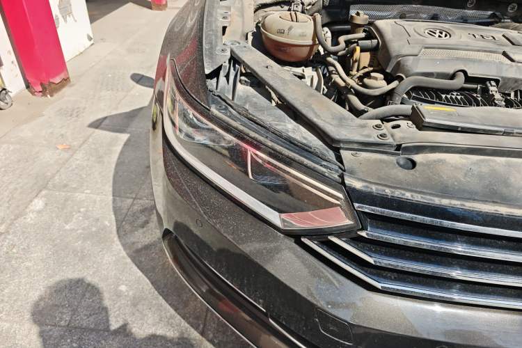 Used Volkswagen Magotan 2018 330TSI DSG Advanced Model Right Front Headlight