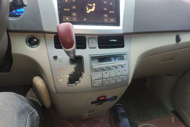 Used BYD M6 2015 2.4L Automatic Luxury Model