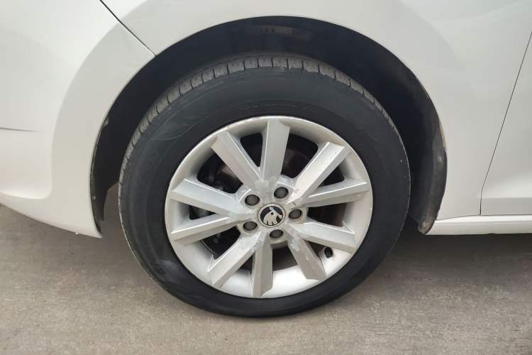 Used Skoda Rapid 2015 1.6L Manual Smart Selection Model