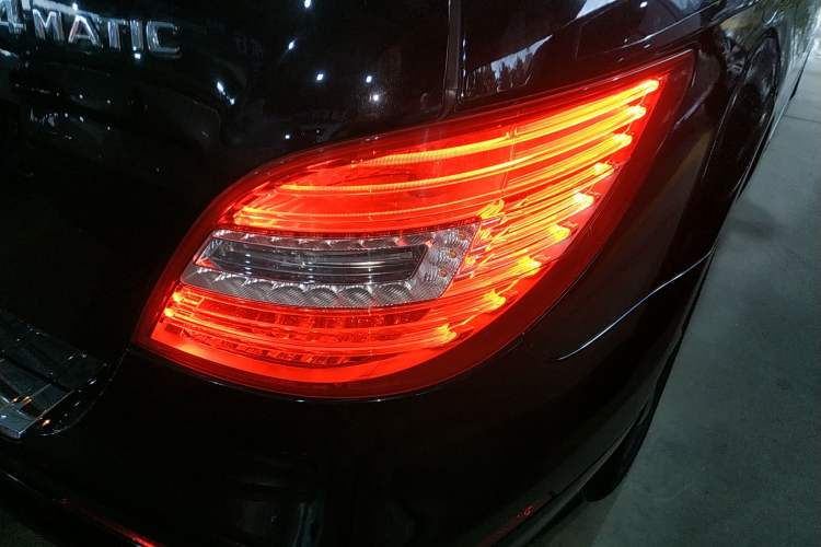 Used Mercedes-Benz R-Class 2014 R 320 4MATIC Business Model