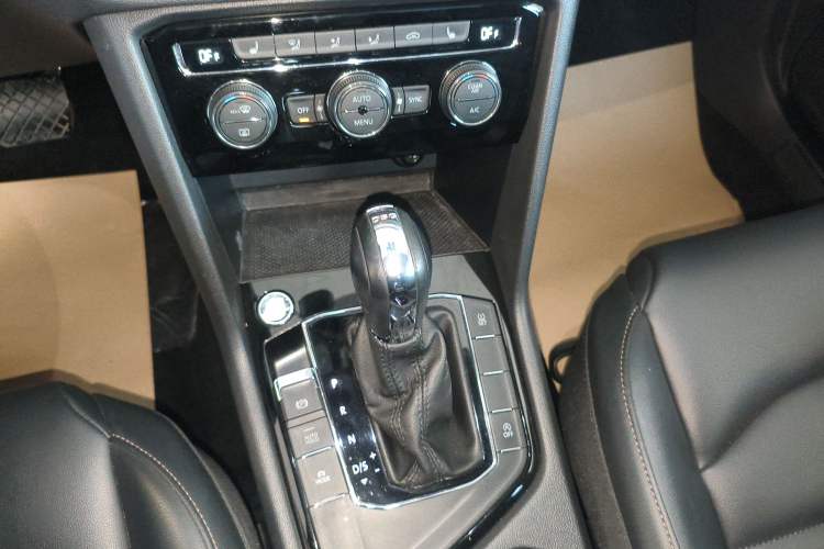 Used Volkswagen Tharu 2020 280TSI Two-Wheel Drive Luxury Edition China VI Standard
