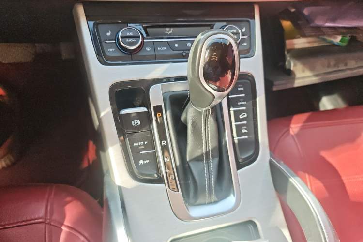 Used Geely Auto Emgrand X7 Sport 2018 1.8TD Automatic Two-Wheel Drive Smart Connect 4G Internet Edition
