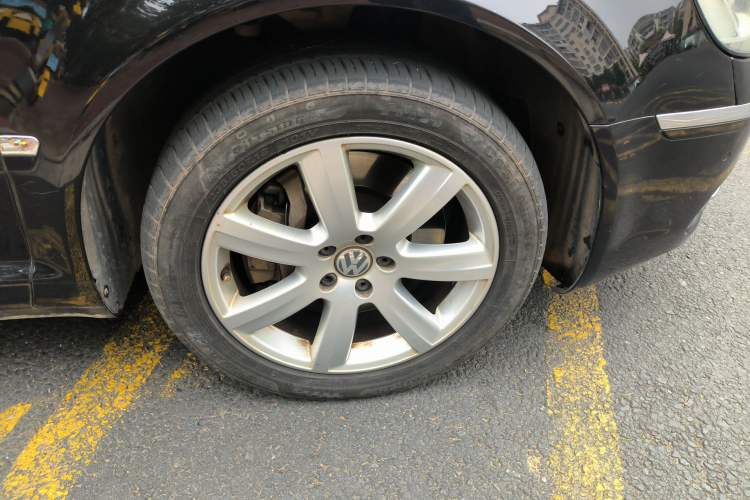 Used Volkswagen Phaeton 2012 3.0TDI Executive Version Right Front Wheel Hub