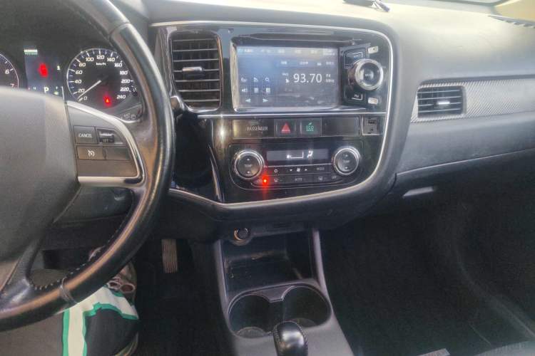 Used Mitsubishi Outlander 2013 2.4L 4x4 Luxury Navigation Edition 5 Seats
