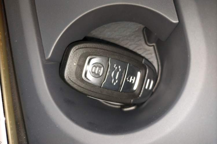 Used Hongqi E-QM5 2025 500km Range Commuter Version