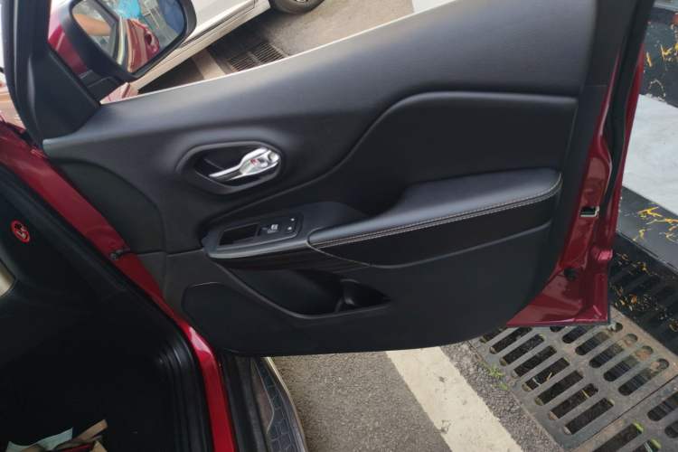 Used Jeep Cherokee 2016 2.4L Leading Smart Version