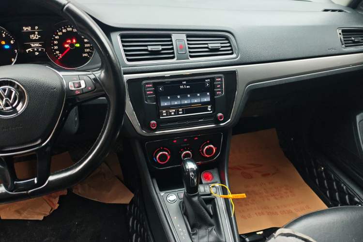 Used Volkswagen Lavida 2017 1.6L Automatic Comfort Edition
