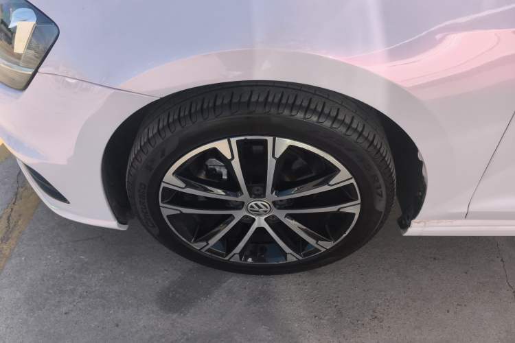 Used Volkswagen Golf 2017 280TSI Automatic R-Line Million-Vehicle Commemorative Edition Left Front Wheel Hub