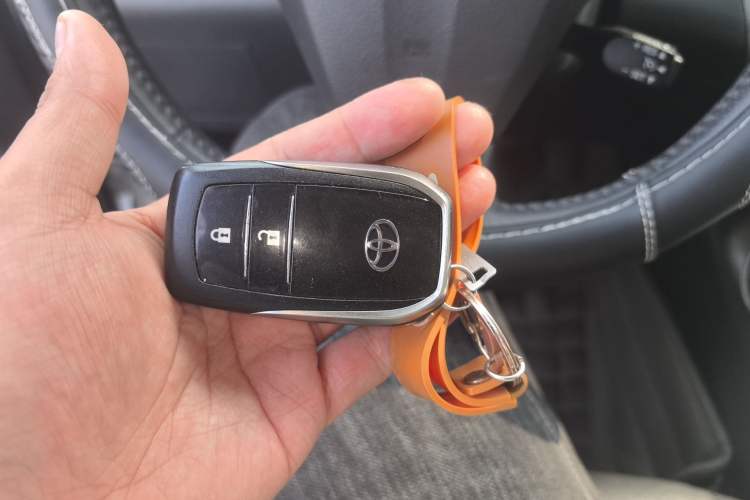 Used Toyota RAV4 2013 Special Edition 2.4L Automatic 4x4 Prestige Vehicle Key