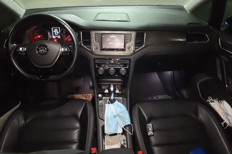 Used Volkswagen Golf Sportsvan 2016 230TSI Automatic Luxury Version
